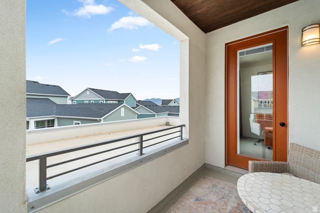 6894 W MEADOW GRASS DR, South Jordan, UT 84009