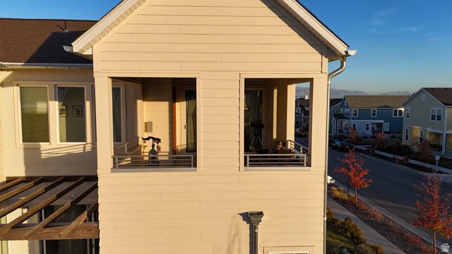 6894 W MEADOW GRASS DR, South Jordan, UT 84009