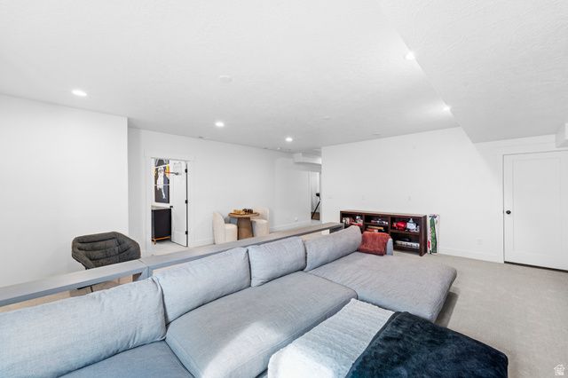 6894 W MEADOW GRASS DR, South Jordan, UT 84009