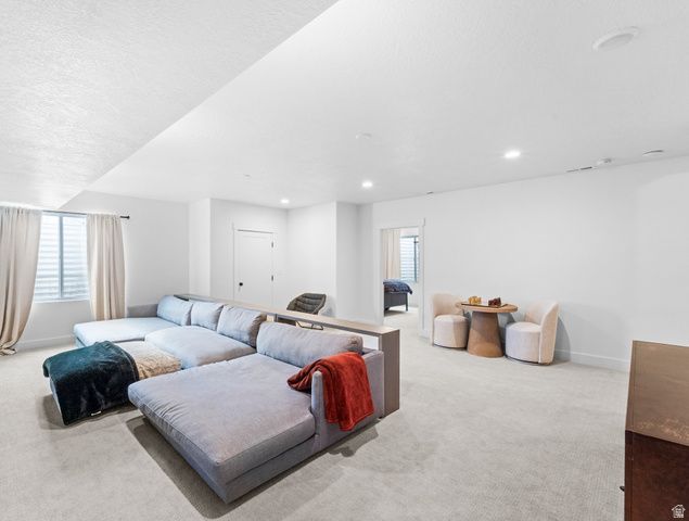 6894 W MEADOW GRASS DR, South Jordan, UT 84009