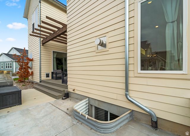 6894 W MEADOW GRASS DR, South Jordan, UT 84009