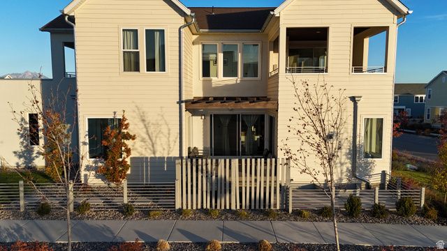 6894 W MEADOW GRASS DR, South Jordan, UT 84009