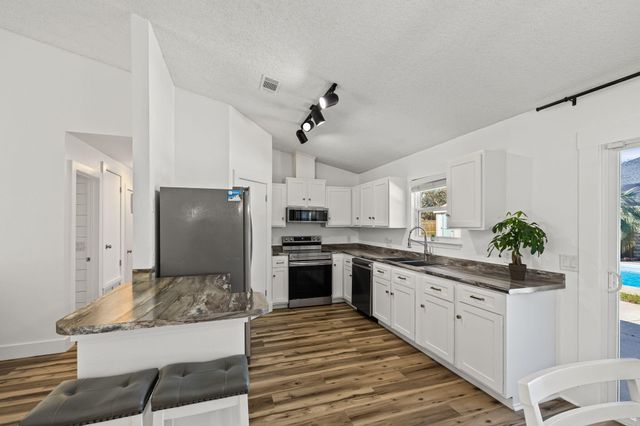 1265 Sanibel Lane, Gulf Breeze, FL 32563