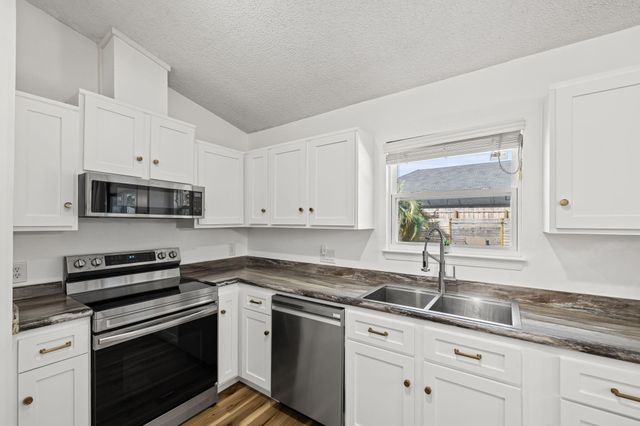 1265 Sanibel Lane, Gulf Breeze, FL 32563