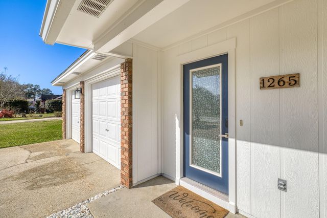 1265 Sanibel Lane, Gulf Breeze, FL 32563