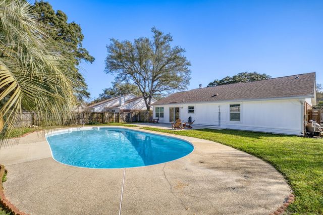 1265 Sanibel Lane, Gulf Breeze, FL 32563