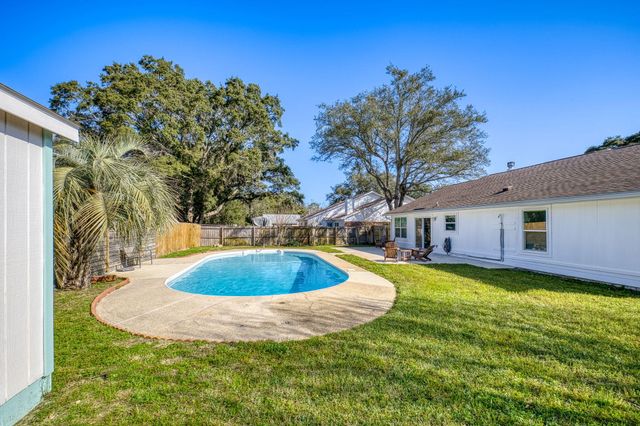 1265 Sanibel Lane, Gulf Breeze, FL 32563