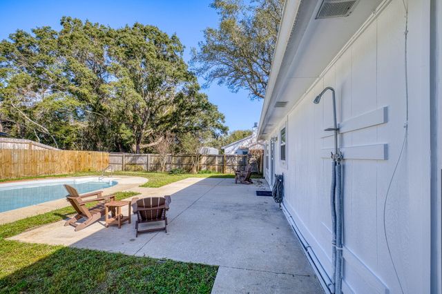 1265 Sanibel Lane, Gulf Breeze, FL 32563