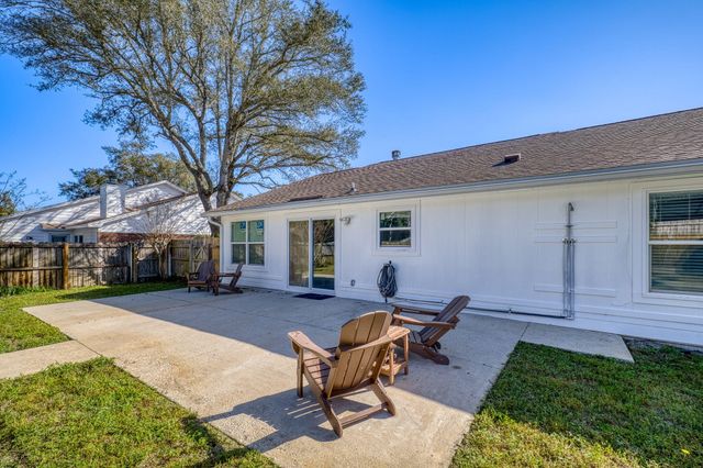 1265 Sanibel Lane, Gulf Breeze, FL 32563