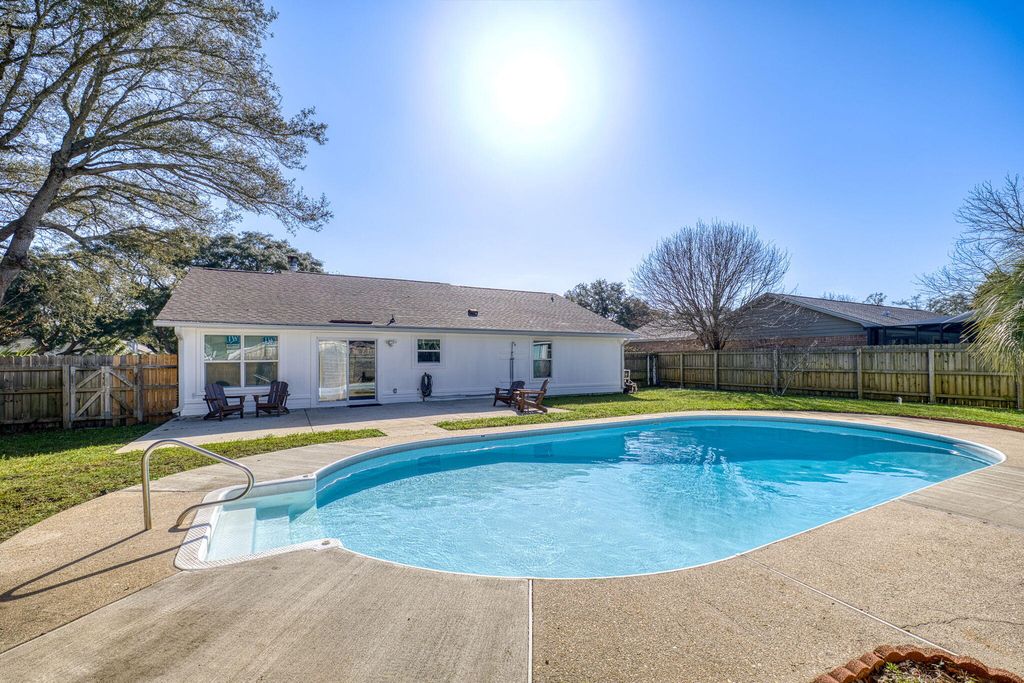 1265 Sanibel Lane, Gulf Breeze, FL 32563