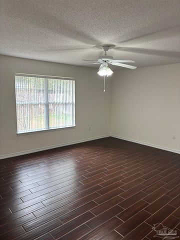 5687 Sweetbirch Ln, Milton, FL 32583