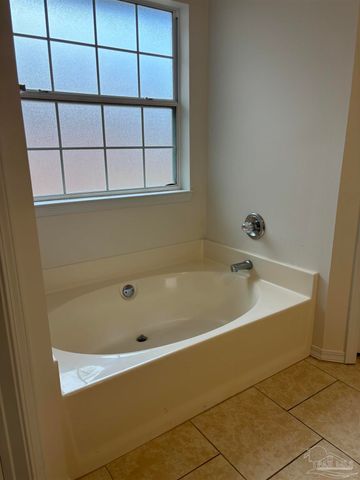 5687 Sweetbirch Ln, Milton, FL 32583