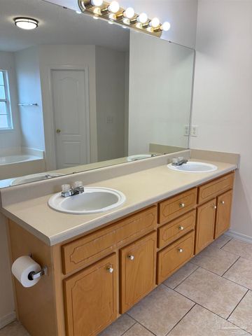 5687 Sweetbirch Ln, Milton, FL 32583