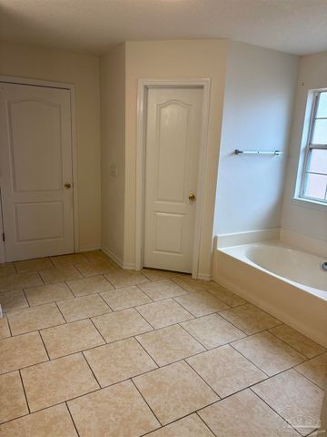 5687 Sweetbirch Ln, Milton, FL 32583