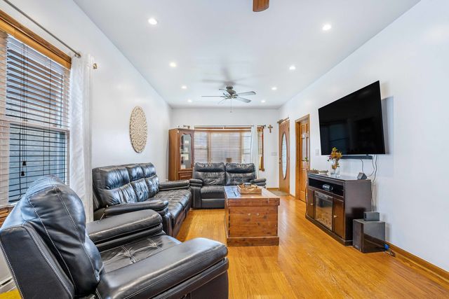 2345 Harvey Avenue, Berwyn, IL 60402