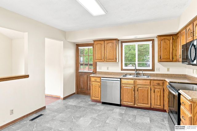 15428 Locust Street, Omaha, NE 68116