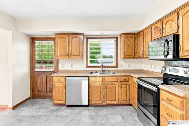15428 Locust Street, Omaha, NE 68116