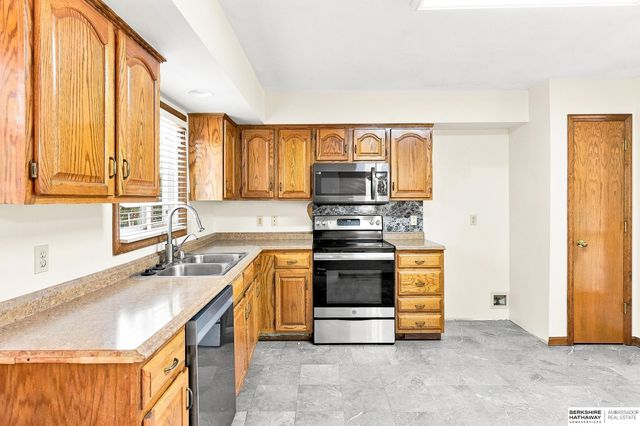 15428 Locust Street, Omaha, NE 68116