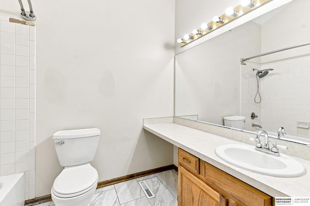 15428 Locust Street, Omaha, NE 68116