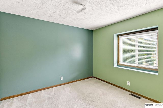 15428 Locust Street, Omaha, NE 68116