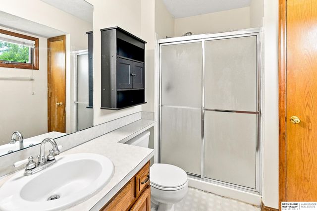 15428 Locust Street, Omaha, NE 68116