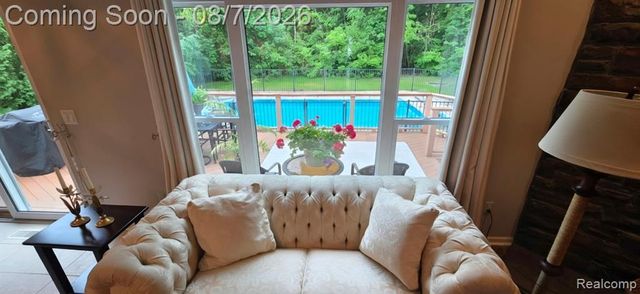 5818 Pine Trace Court, Howell, MI 48843