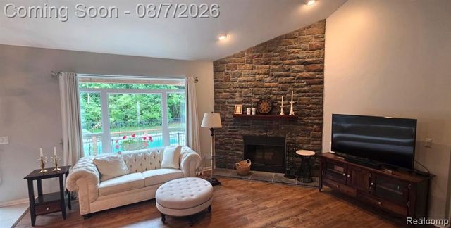5818 Pine Trace Court, Howell, MI 48843