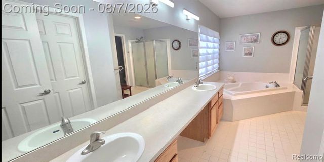 5818 Pine Trace Court, Howell, MI 48843