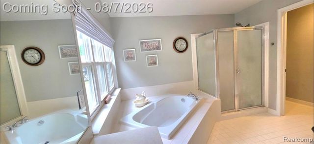 5818 Pine Trace Court, Howell, MI 48843