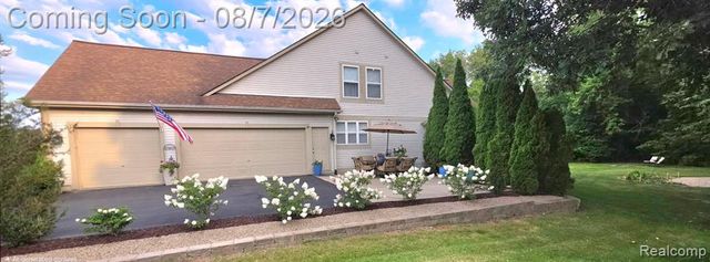 5818 Pine Trace Court, Howell, MI 48843