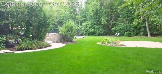 5818 Pine Trace Court, Howell, MI 48843