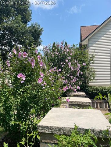 5818 Pine Trace Court, Howell, MI 48843