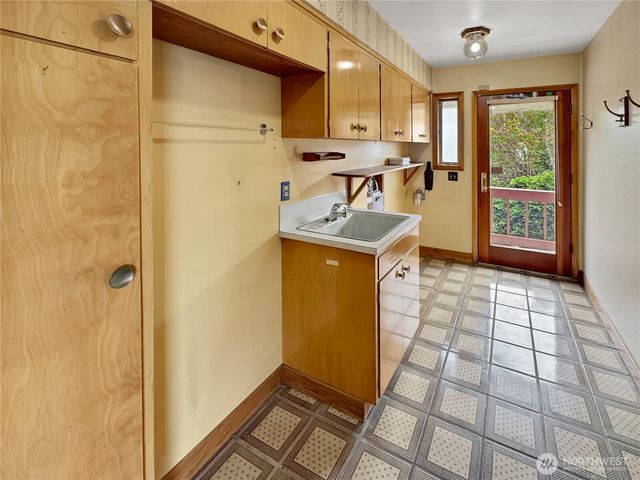 6814 Sleret Avenue, Vancouver, WA 98664
