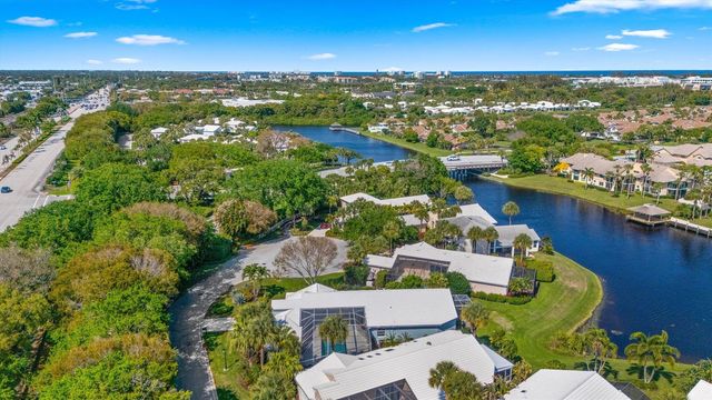 17104 Crossgate Drive, Jupiter, FL 33477