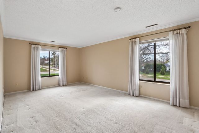 190 Cottage Grove Avenue SE 224, Cedar Rapids, IA 52403