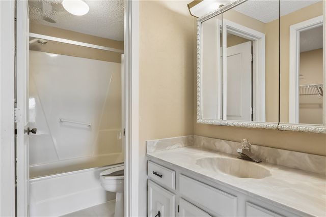 190 Cottage Grove Avenue SE 224, Cedar Rapids, IA 52403