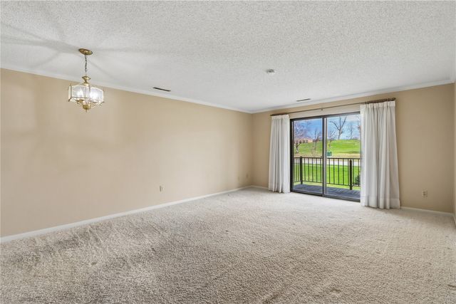 190 Cottage Grove Avenue SE 224, Cedar Rapids, IA 52403