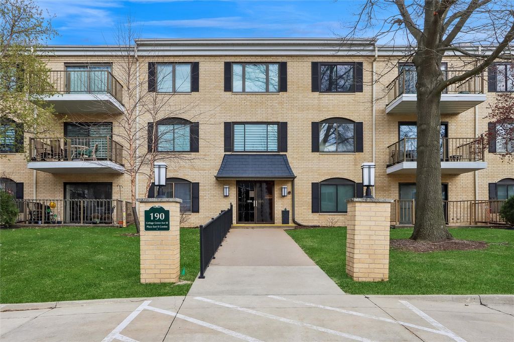190 Cottage Grove Avenue SE 224, Cedar Rapids, IA 52403