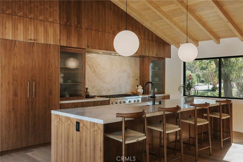 Image 10 of property listing at 5401 E El Parque, Long Beach, CA 90815