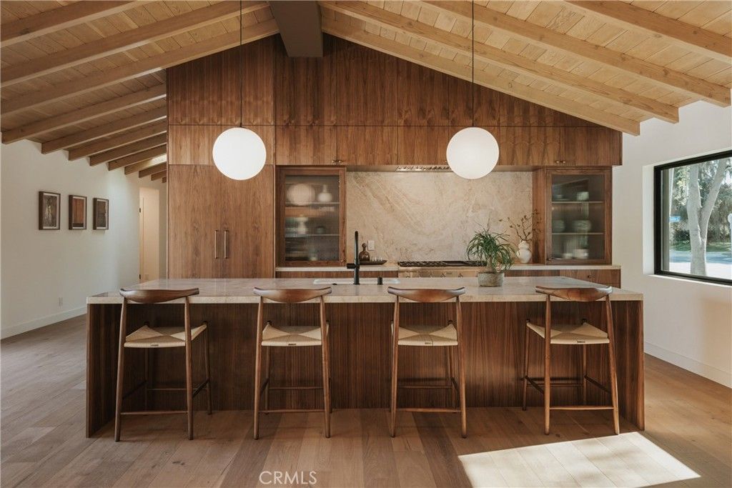 Image 11 of property listing at 5401 E El Parque, Long Beach, CA 90815