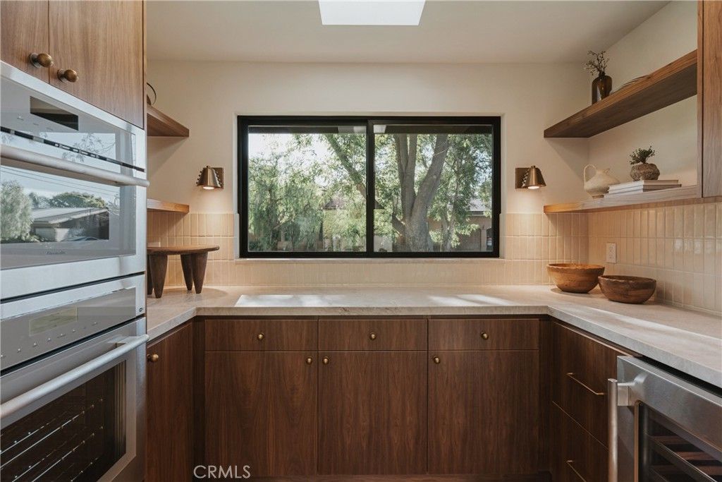 Image 12 of property listing at 5401 E El Parque, Long Beach, CA 90815