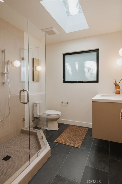 Image 15 of property listing at 5401 E El Parque, Long Beach, CA 90815