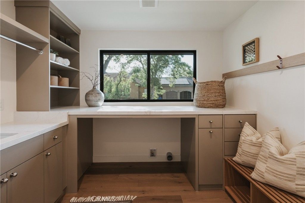 Image 16 of property listing at 5401 E El Parque, Long Beach, CA 90815