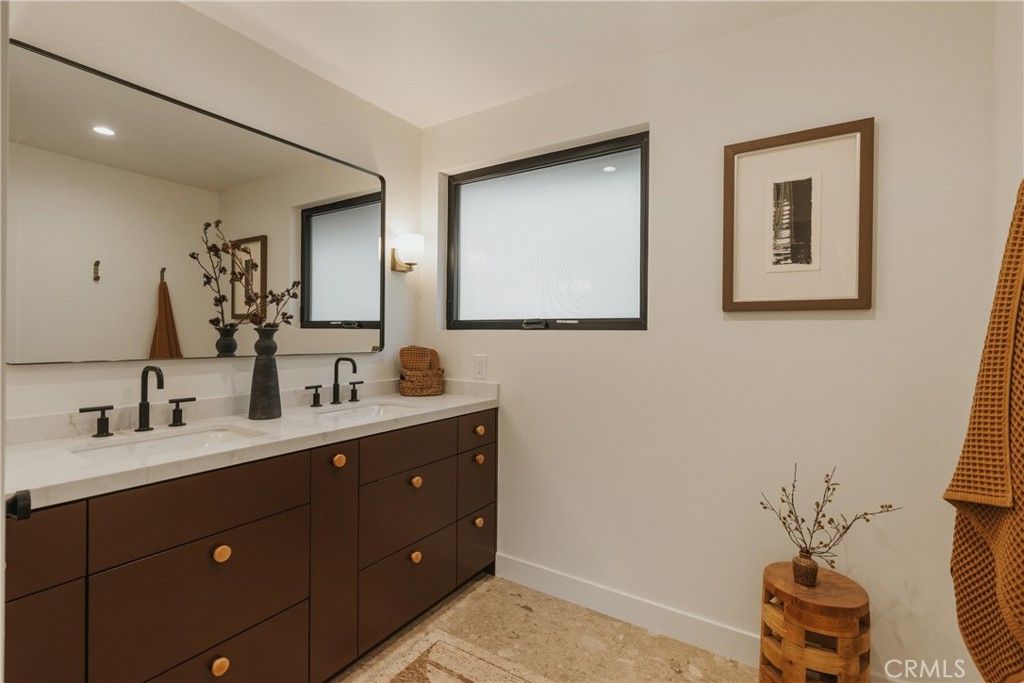 Image 18 of property listing at 5401 E El Parque, Long Beach, CA 90815