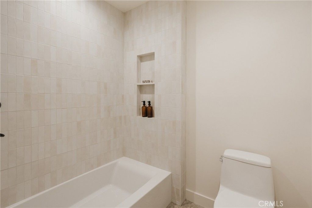 Image 19 of property listing at 5401 E El Parque, Long Beach, CA 90815