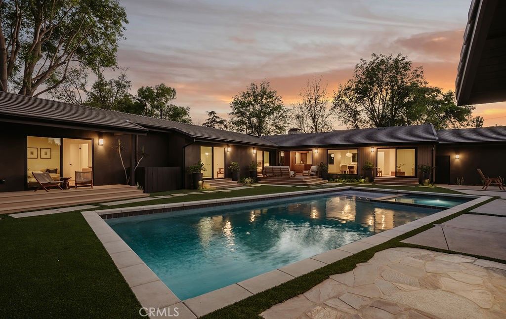 Image 2 of property listing at 5401 E El Parque, Long Beach, CA 90815