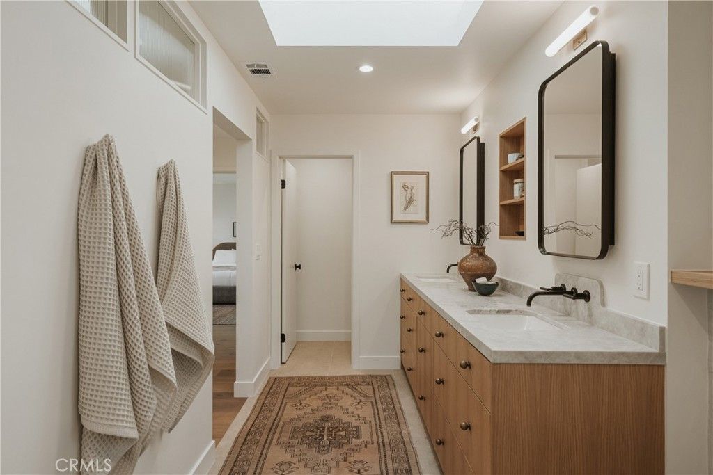 Image 22 of property listing at 5401 E El Parque, Long Beach, CA 90815