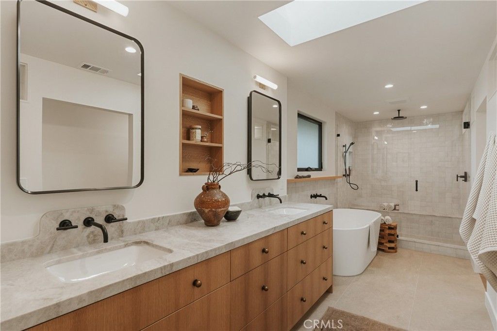 Image 23 of property listing at 5401 E El Parque, Long Beach, CA 90815