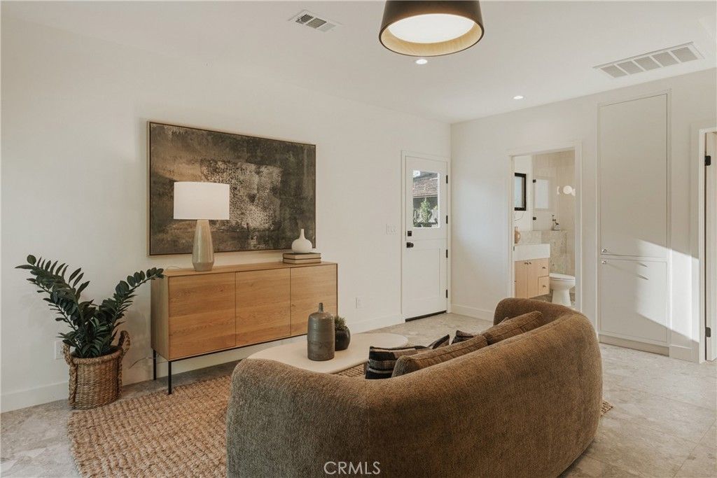 Image 30 of property listing at 5401 E El Parque, Long Beach, CA 90815