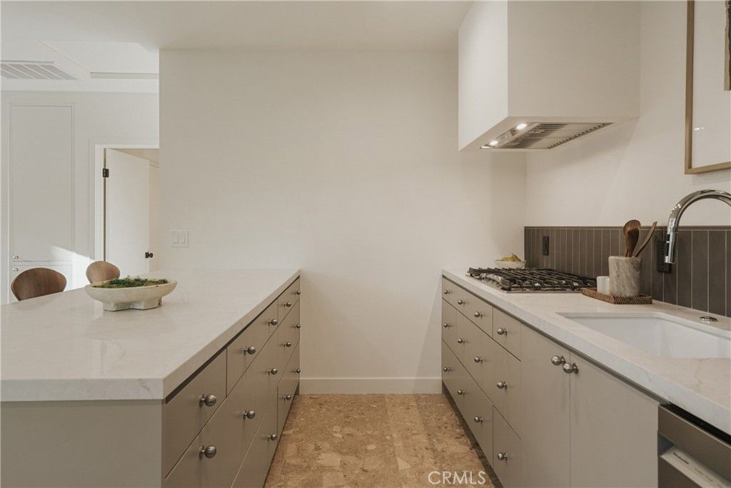 Image 31 of property listing at 5401 E El Parque, Long Beach, CA 90815